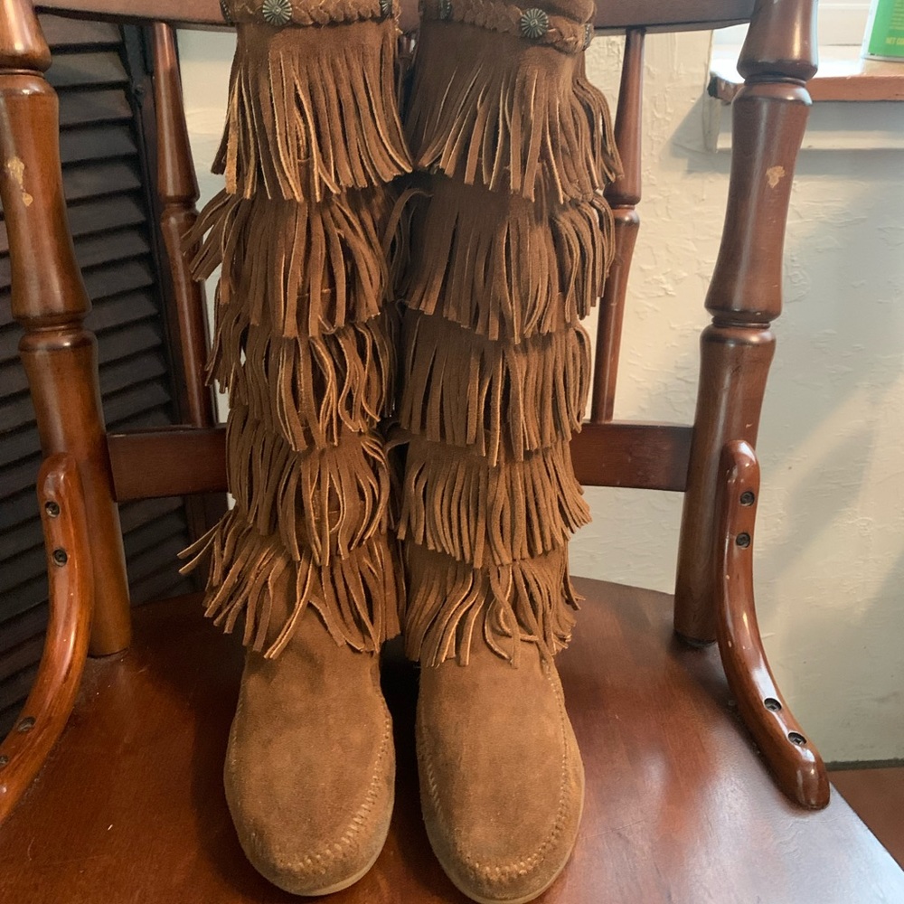 Minnetonka 5 Layer Fringe boot moccasin.